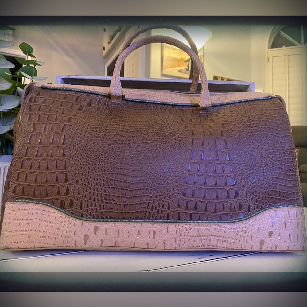 GORGEOUS Naturalizer Weekend Travel Bag